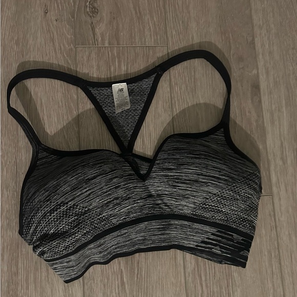 New Balance Women’s Sports Bra Size Large Black/Gray - Picture 1 of 4